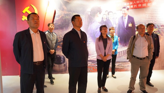 集團公司開展“不忘初心、牢記使命”主題黨日活動 <br/> — 參觀主題教育檔案文獻展