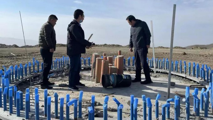 水電設(shè)計(jì)院督查白銀平川區(qū)西格拉灘20兆瓦分散式風(fēng)電總承包(EPC)項(xiàng)目復(fù)工復(fù)產(chǎn)工作