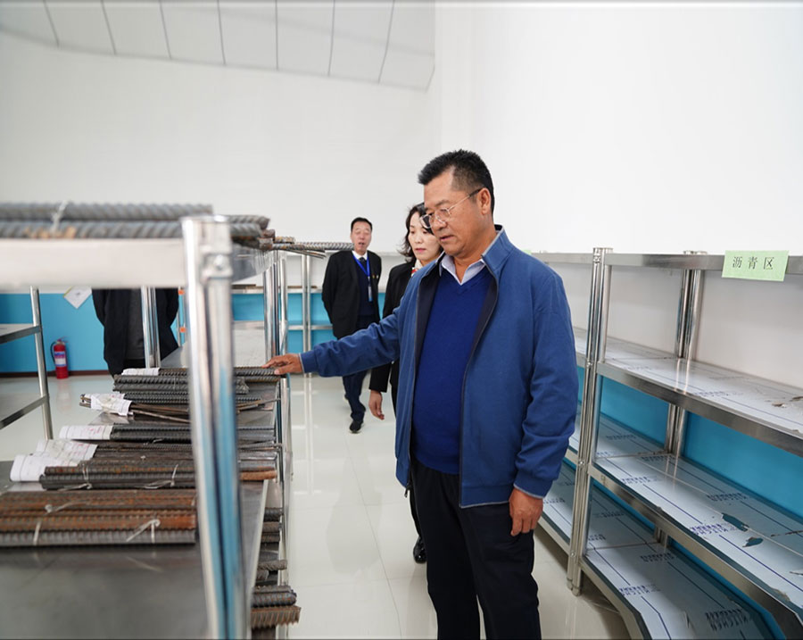 集團(tuán)公司董事長(zhǎng)宋忠慶赴華強(qiáng)公司開展專題調(diào)研